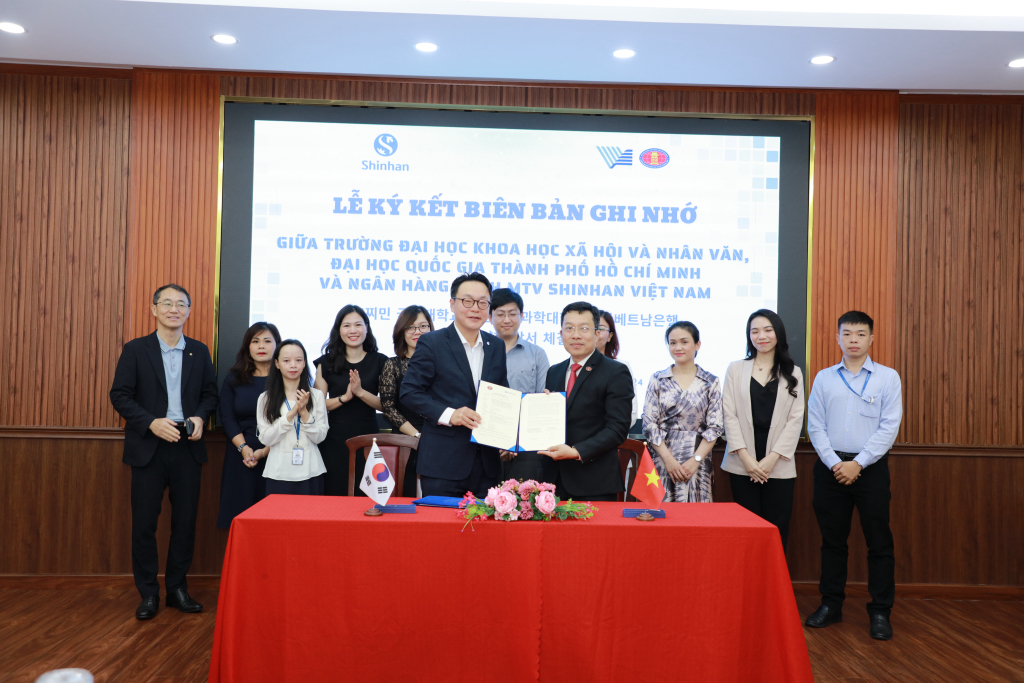 Đại diện hai đơn vị ký kết biên bản ghi nhớ
