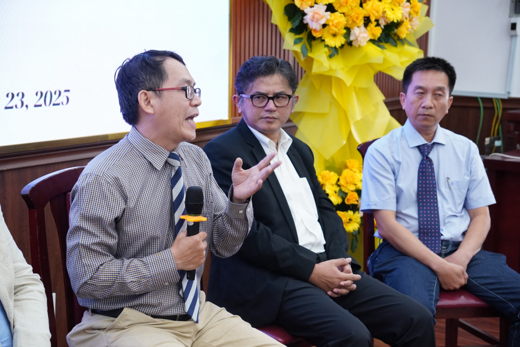 TS. Lê Văn Công nhắn nhủ đến những người làm Công tác Xã hội về giá trị của “trái tim” nồng ấm đối với xã hội – Ảnh: THANH HẢI