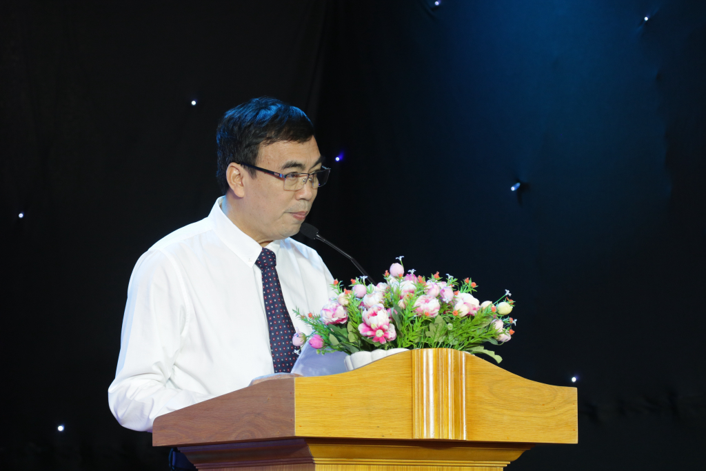 TS. Phạm Tấn Hạ mong muốn khoa Quan hệ Quốc tế sẽ luôn đổi mới và phát triển - Ảnh: Huyền Linh