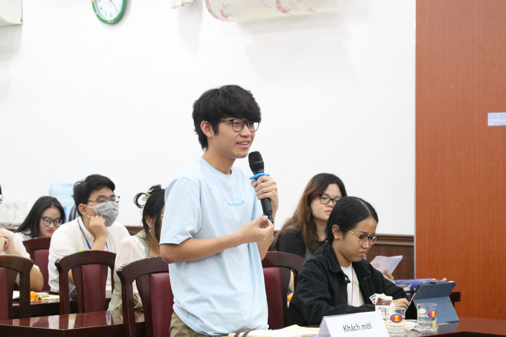 Nhiều câu hỏi được đặt ra cho các khách mời tại phiên thảo luận - Ảnh: Phương Khanh 