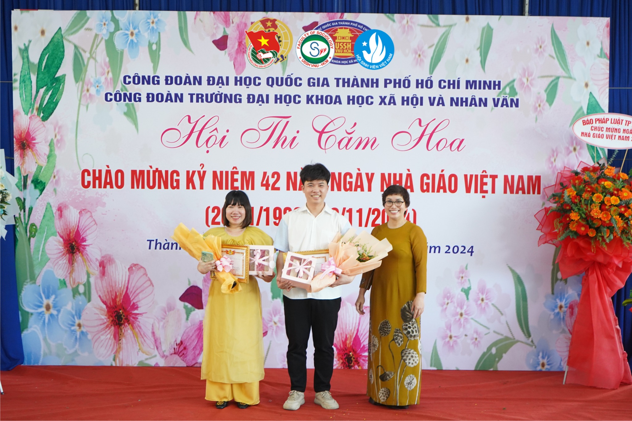 Khoa Xã hội học giải nhì cuộc thi cắm hoa mừng ngày nhà giáo việt nam 20/11