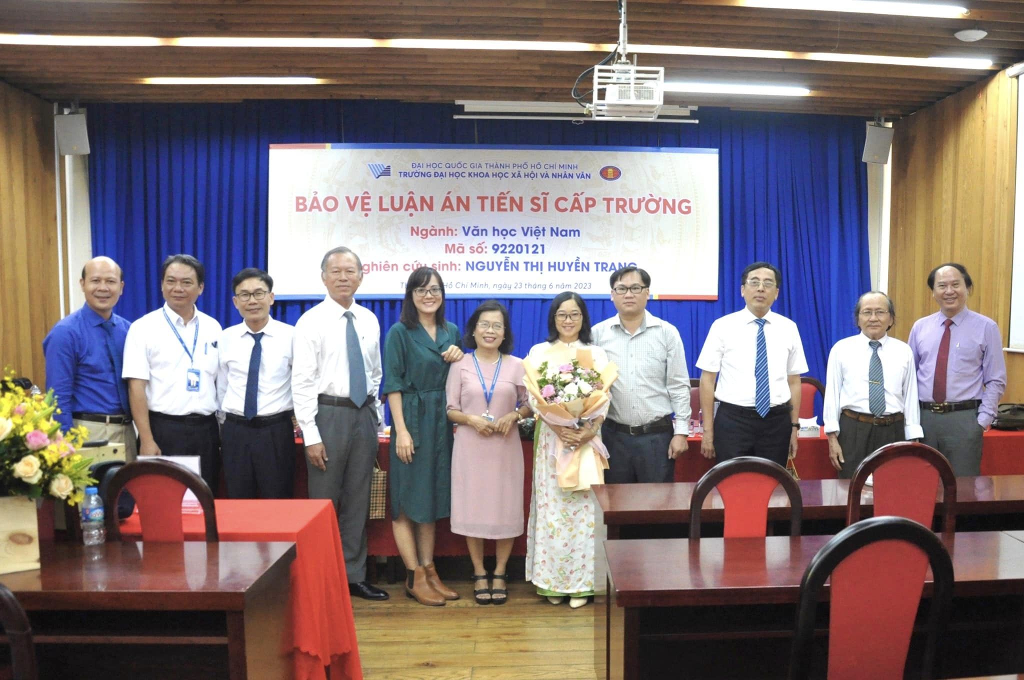 Giảng viên Khoa Việt Nam học bảo vệ thành công luận án tiến sĩ