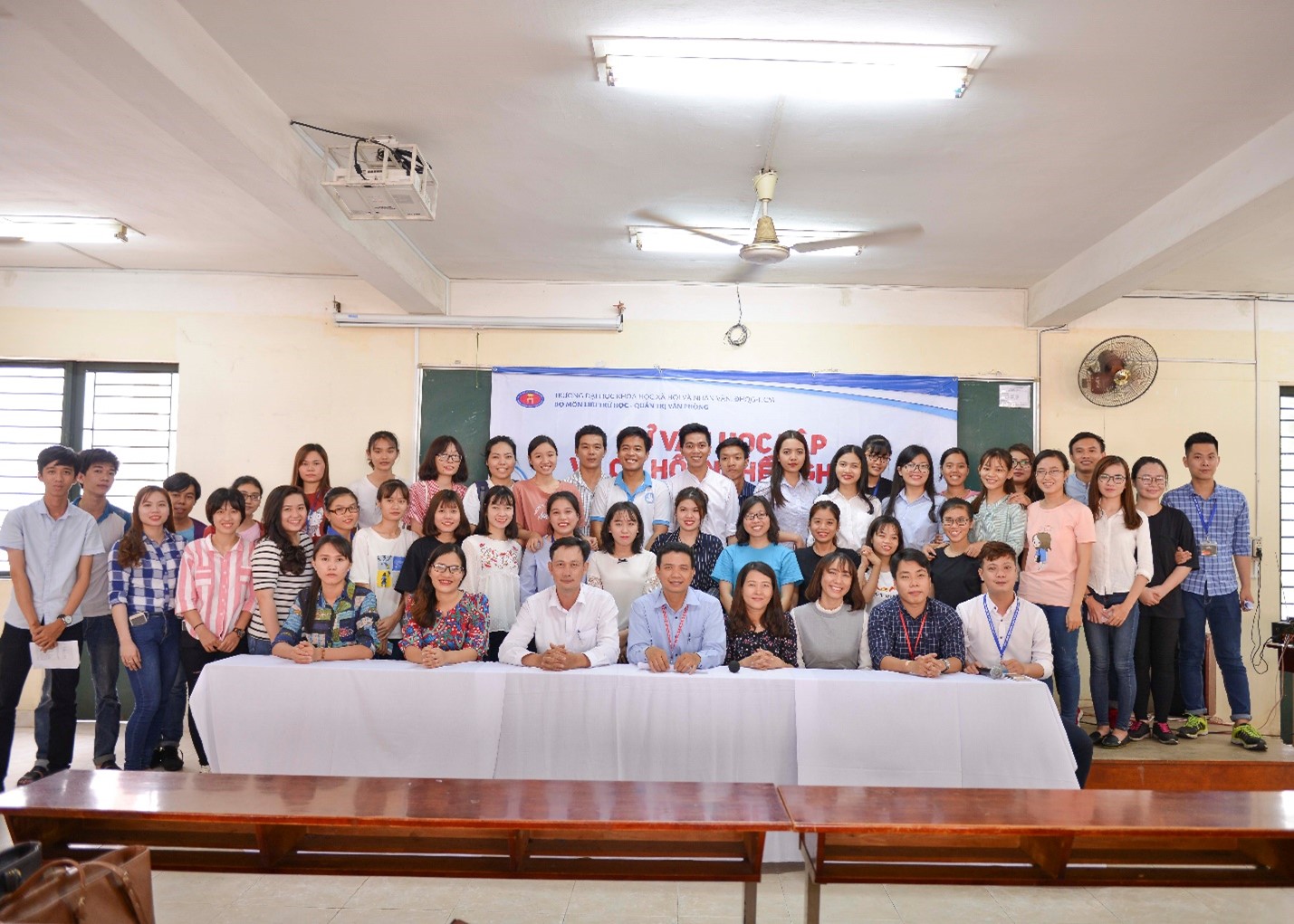 Chương trình "Tư vấn học tập và cơ hội nghề nghiệp" năm học 2017 - 2018