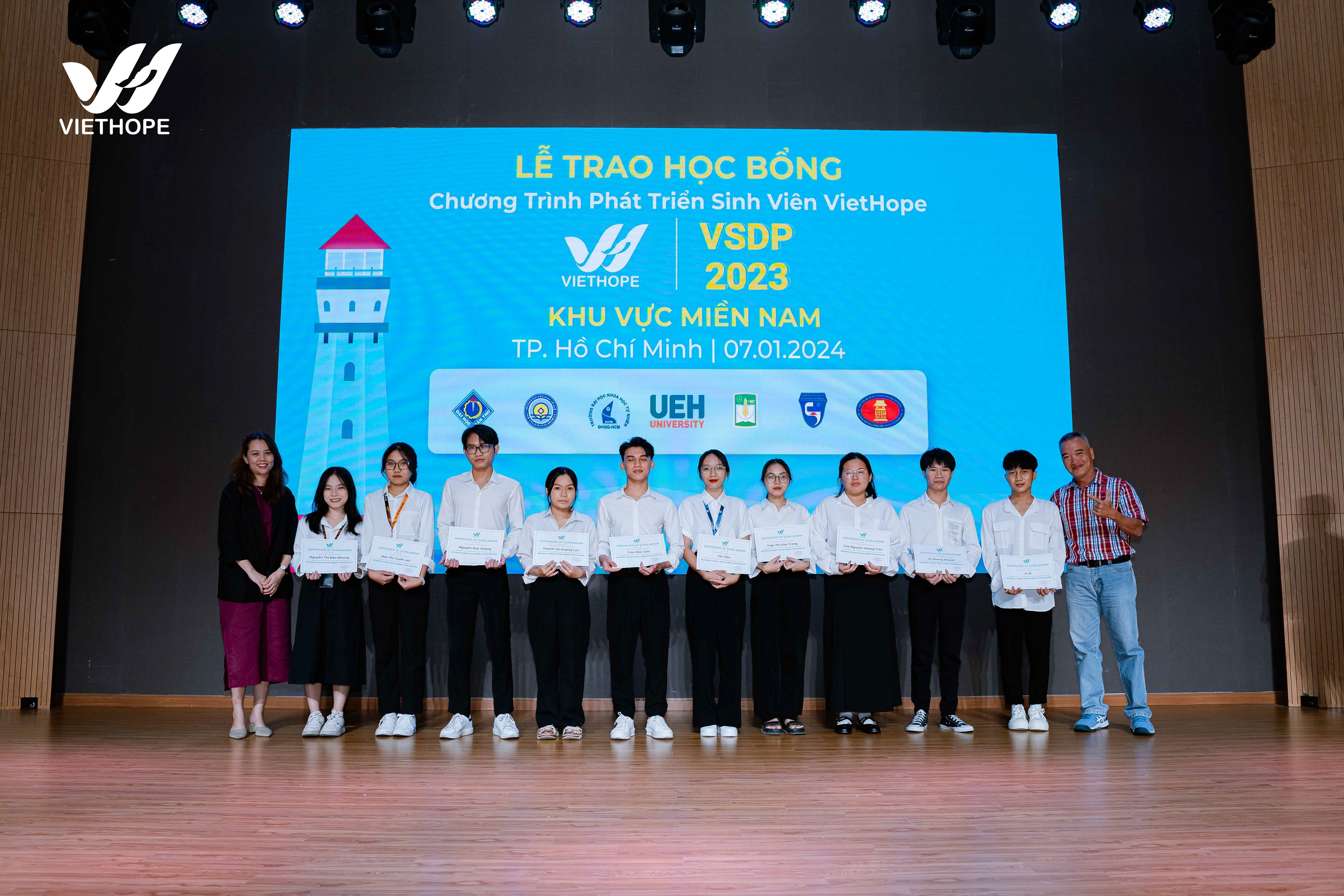 37 sinh viên Trường ĐH KHXH&NV nhận học bổng VSDP 2023