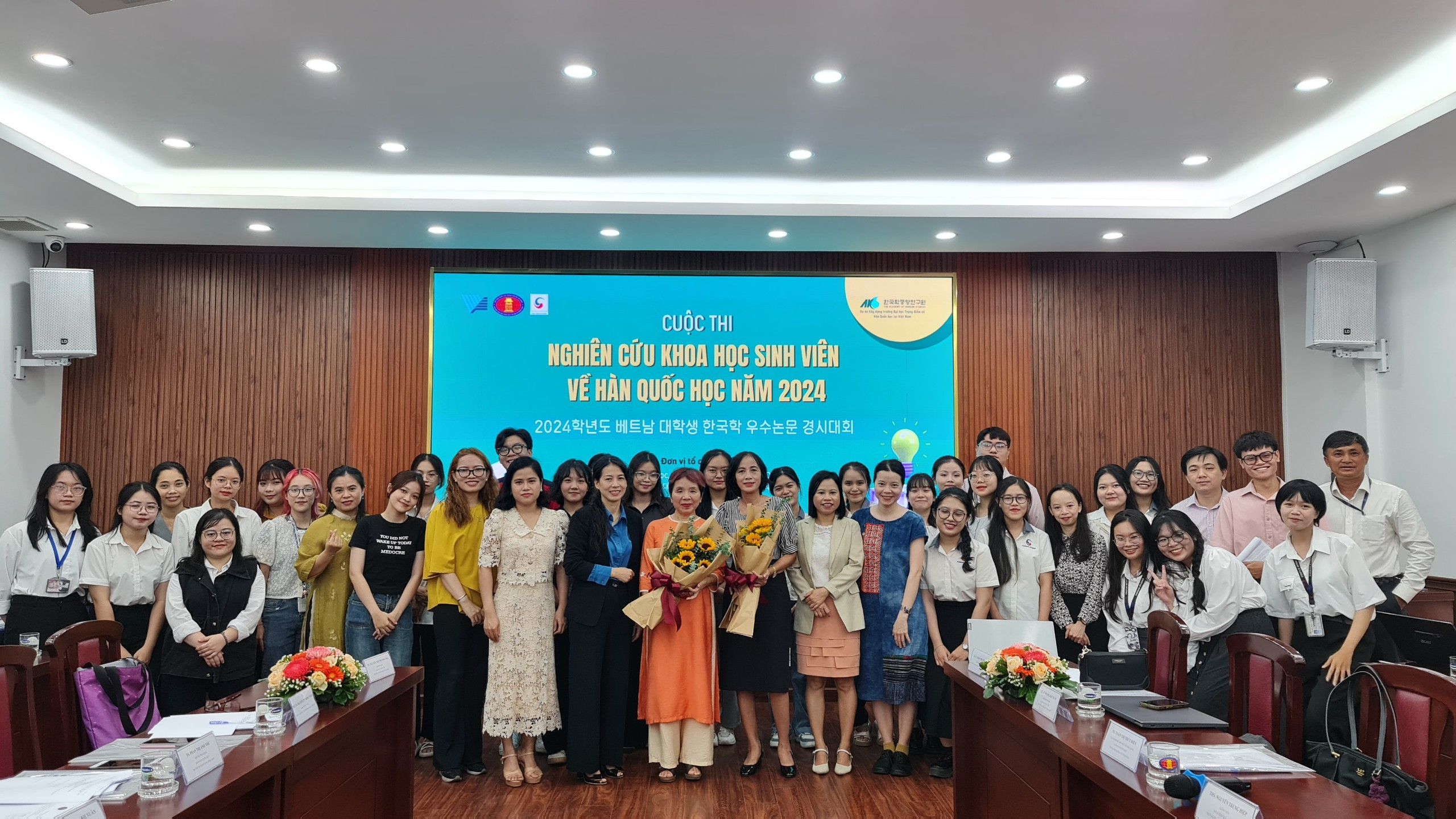 Thúc đẩy sinh viên ngành Hàn Quốc học sáng tạo, nghiên cứu khoa học
