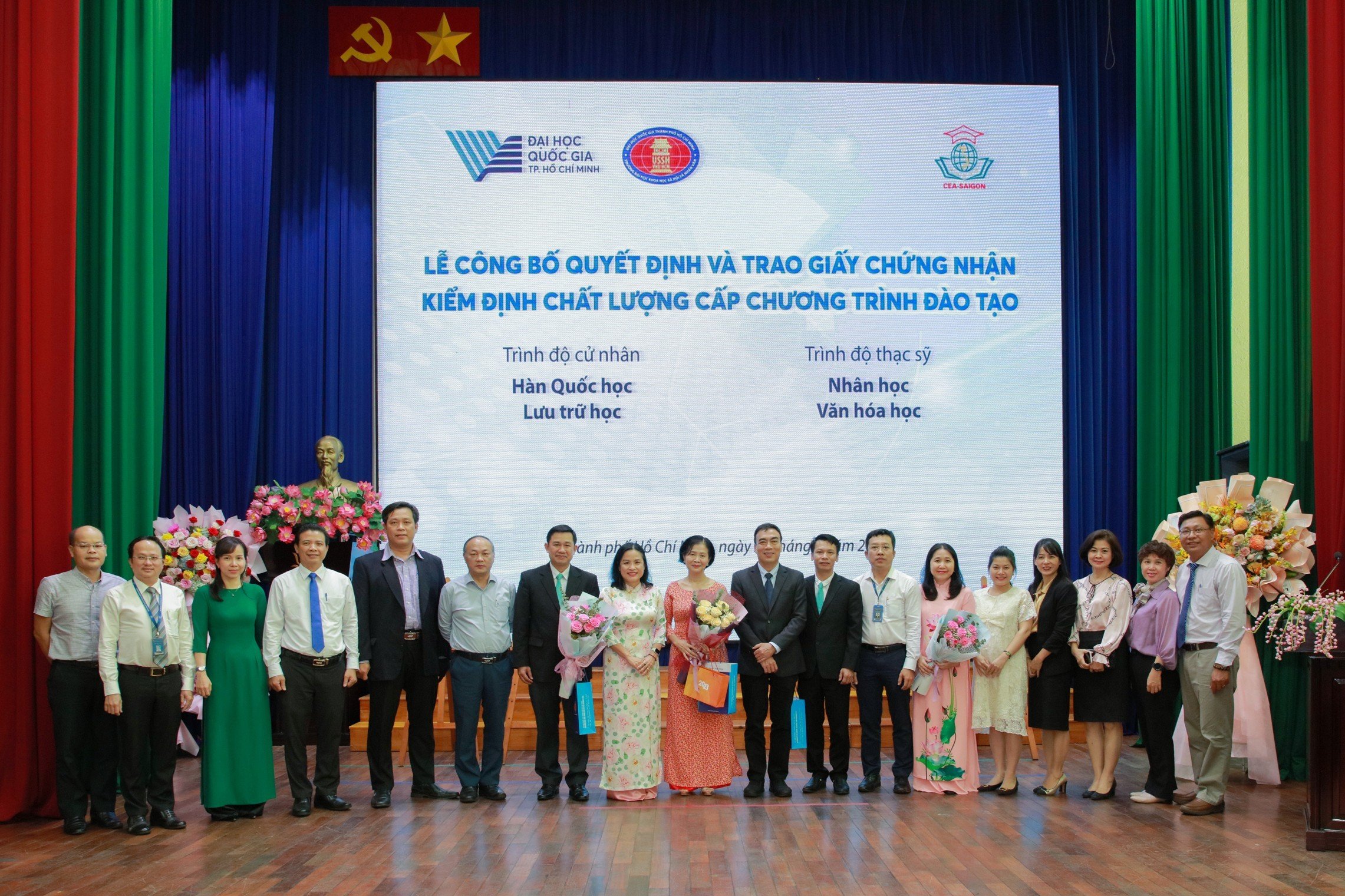 KHOA NGỮ VĂN ANH NHẬN GIẤY KHEN HOÀN THÀNH KIỂM ĐỊNH CTĐT THEO CHUẨN FIBAA
