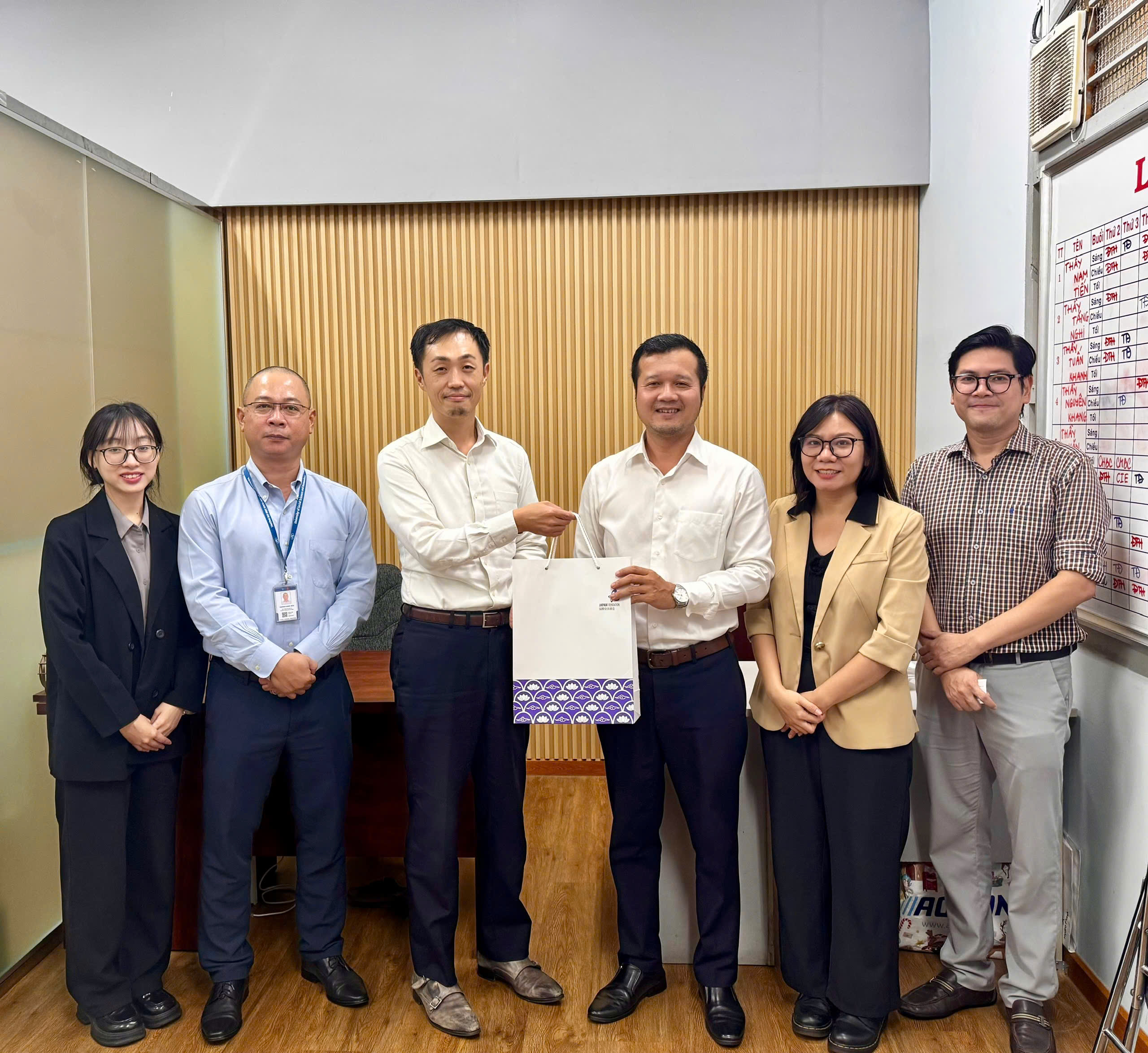Gặp gỡ và trao đổi cùng đại diện Quỹ giao lưu quốc tế Nhật Bản (Japan Foundation)