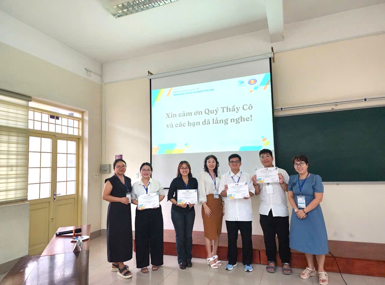 SINH VIÊN NGÀNH NGÔN NGỮ NGA THAM GIA HỘI THẢO KHOA HỌC SINH VIÊN SCSSH 2025