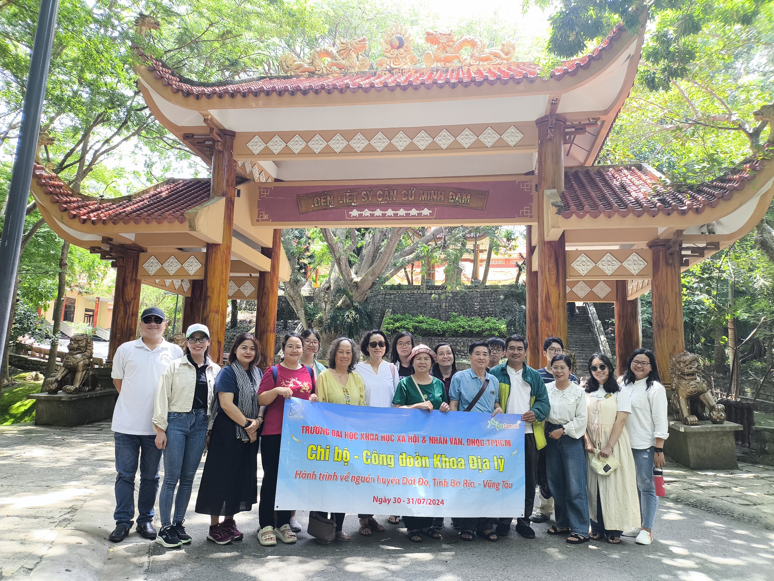 Chi bộ - Công đoàn Khoa Địa lý tổ chức chuyến Về nguồn tại Huyện Đất Đỏ, tỉnh BR_VT