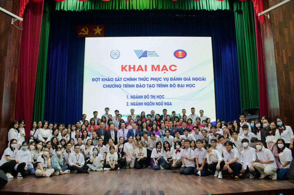 Đánh giá chính thức chương trình đào tạo ngành Đô thị học, Ngôn ngữ Nga theo tiêu chuẩn của Bộ Giáo dục và Đào tạo