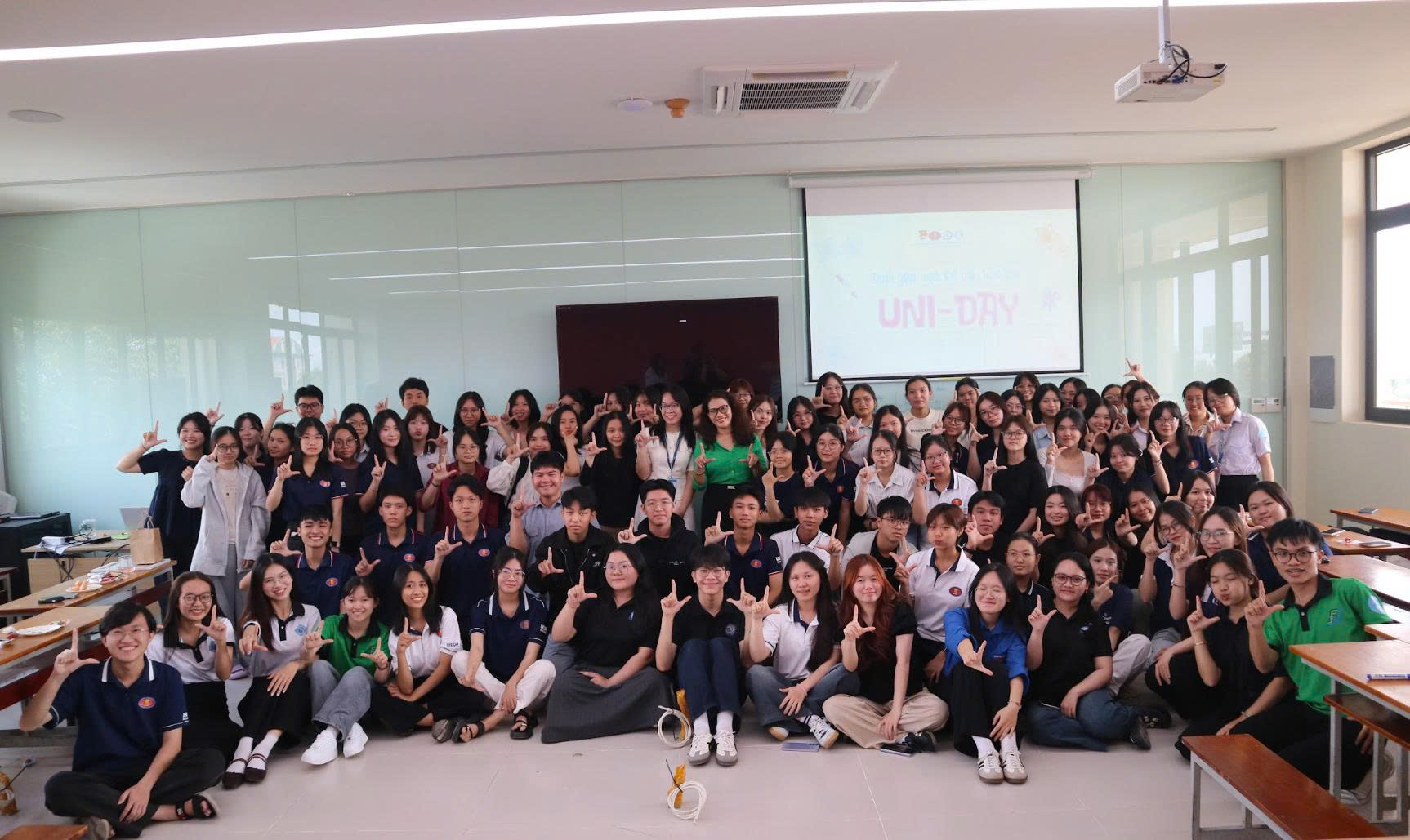 KHOA LƯU TRỮ HỌC - QUẢN TRỊ VĂN PHÒNG GẶP MẶT TÂN SINH VIÊN LỚP LƯU TRỮ HỌC NIÊN KHÓA 2025 - 2029