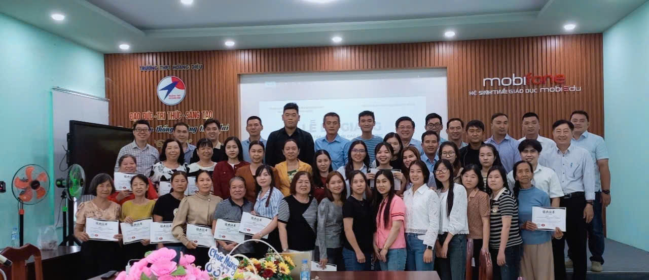 Giảng viên Khoa Ngữ văn Trung Quốc đồng hành cùng hoạt động bồi dưỡng giáo viên Hoa văn tại Sóc Trăng, khẳng định uy tín và chất lượng đào tạo