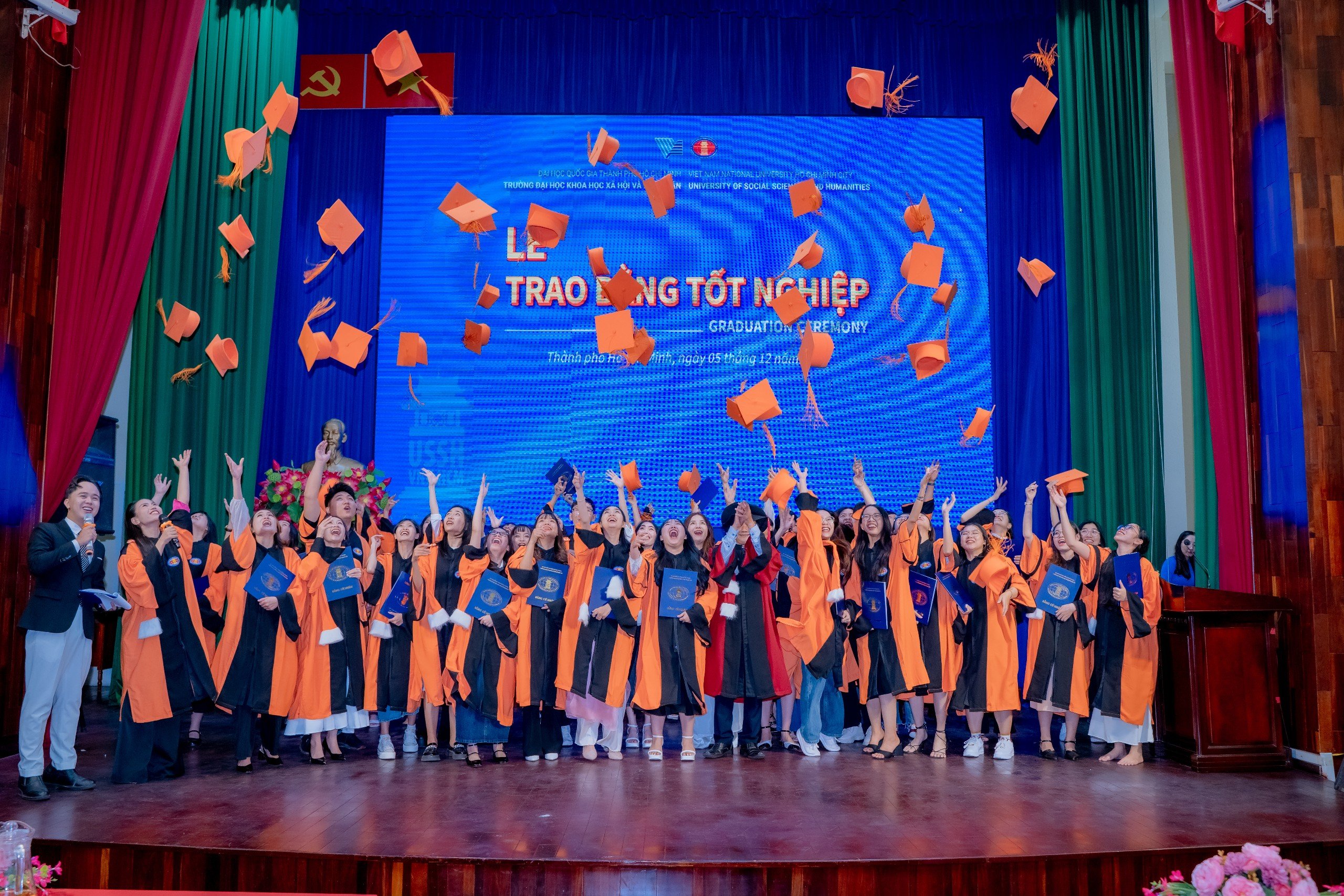 Thông báo tổ chức Lễ trao bằng tốt nghiệp dành cho Tân Tiến sĩ, Thạc sĩ (tốt nghiệp Đợt 1 & Đợt 2, năm 2025) và Cử nhân (tốt nghiệp Đợt 1, năm 2025)