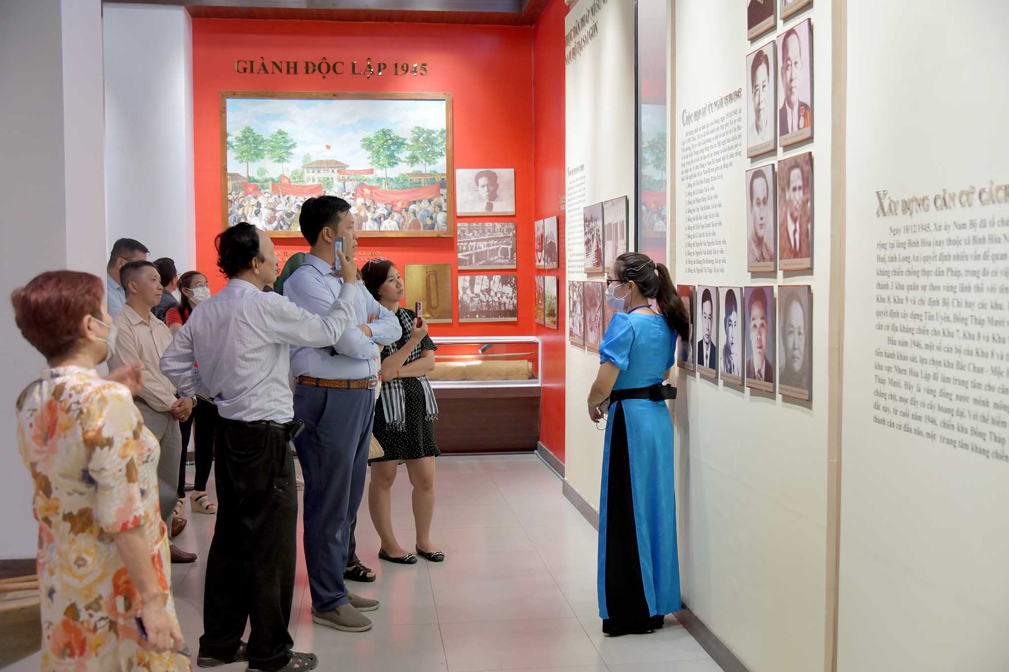 Chi bộ Liên khoa Văn hoá học – Hàn Quốc học sinh hoạt chuyên đề về nguồn tại Khu căn cứ Xứ uỷ, Uỷ ban kháng chiến hành chánh Nam bộ tại Long An