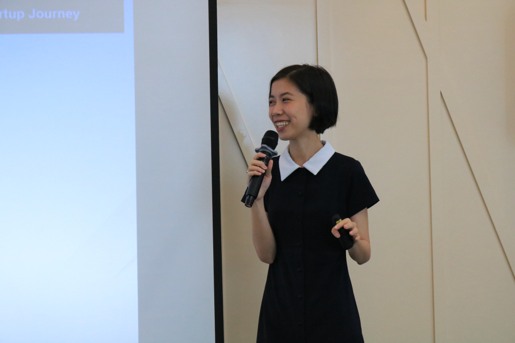 Bà Nguyễn Ngọc Tường Vân đưa ra lời khuyên cho các bạn trẻ khởi nghiệp - Ảnh: Ngọc Bích