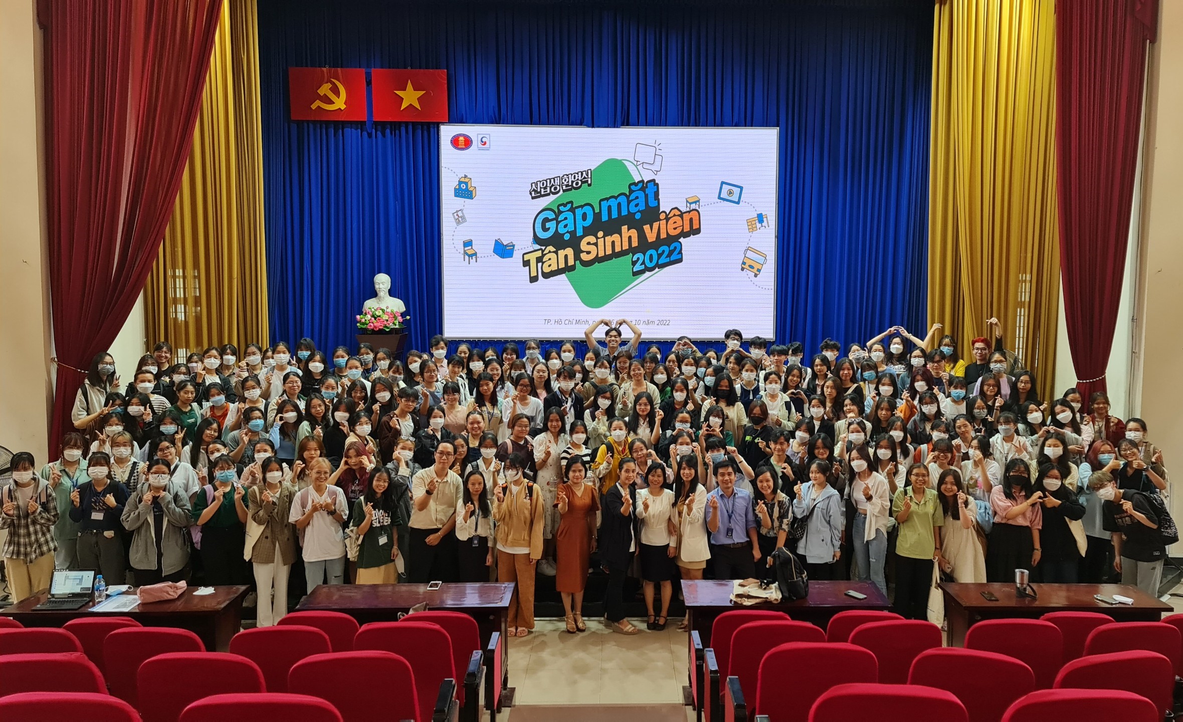 Gặp gỡ với gần 180 tân sinh viên ngành Hàn Quốc học năm 2022