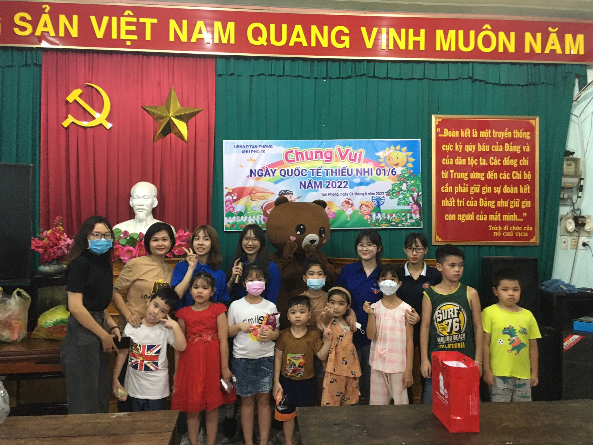 Đoàn viên Khoa Lưu trữ học - Quản trị văn phòng tổ chức chương trình mừng ngày Quốc tế Thiếu nhi 1/6
