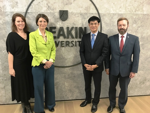 Thăm và làm việc tại Đại học Deakin chuẩn bị cho việc chuyển tiếp sinh viên chương trình Cử nhân truyền thông