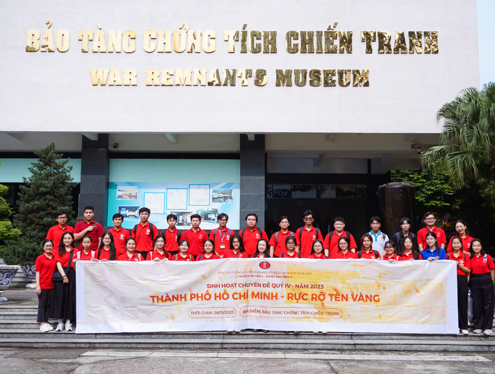 Những người cộng sản trẻ tham gia sinh hoạt chuyên đề với hành trình "Thành phố Hồ Chí Minh - Rực rỡ tên vàng" năm 2023