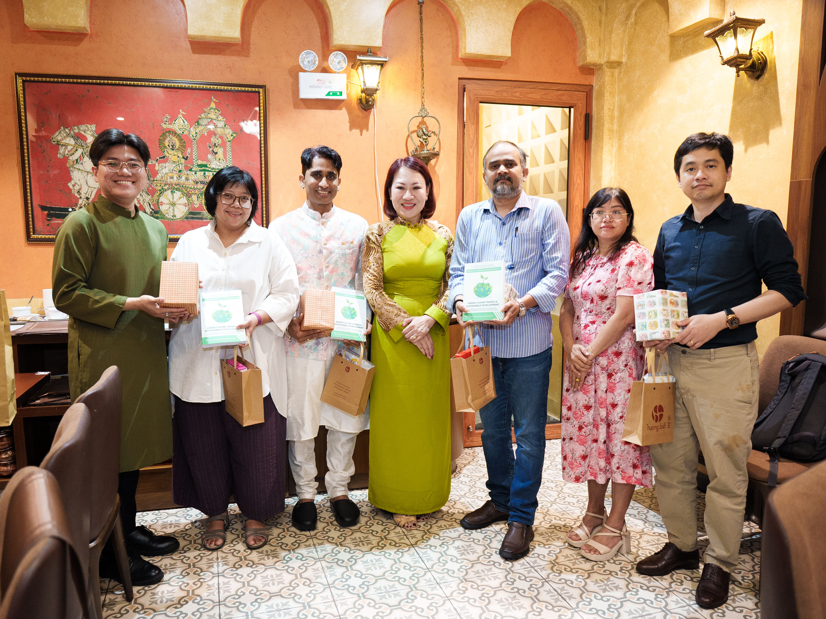 Khoa Đông phương học – Nhật Bản học ký kết MOU với doanh nghiệp, hiệp hội; tổ chức trải nghiệm đa văn hóa cho học viên cao học