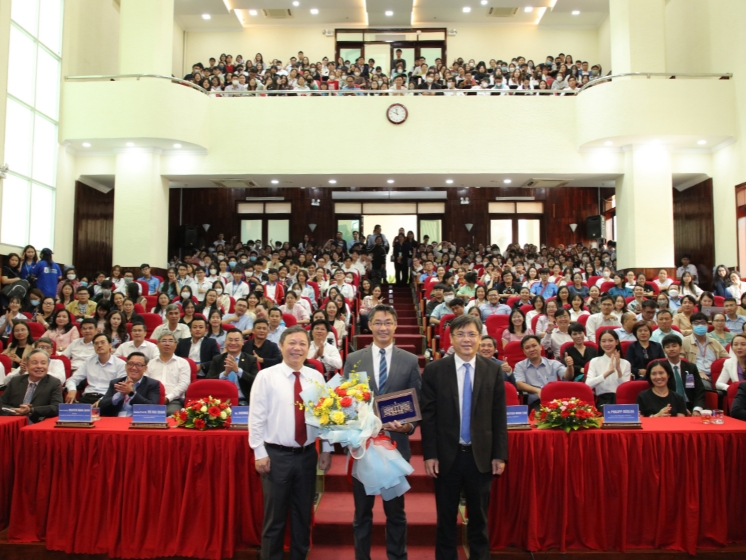 TS. Philipp Rösler giao lưu với sinh viên ĐHQG-HCM tại Trường ĐH KHXH&NV trong khuôn khổ Diễn đàn Kinh tế TPHCM (HEF) 2023