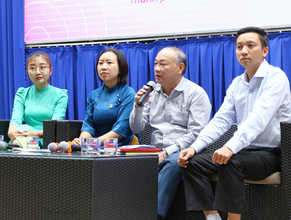 Sinh hoạt chuyên đề “Công tác phát triển Đảng trong sinh viên hiện nay”