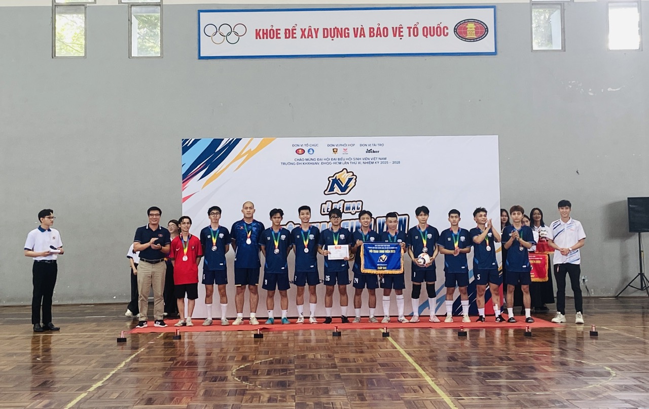 Đội bóng đá nam sinh viên khoa Nhân học đạt giải nhì bóng đá nam trong Hội thao sinh viên năm 2025