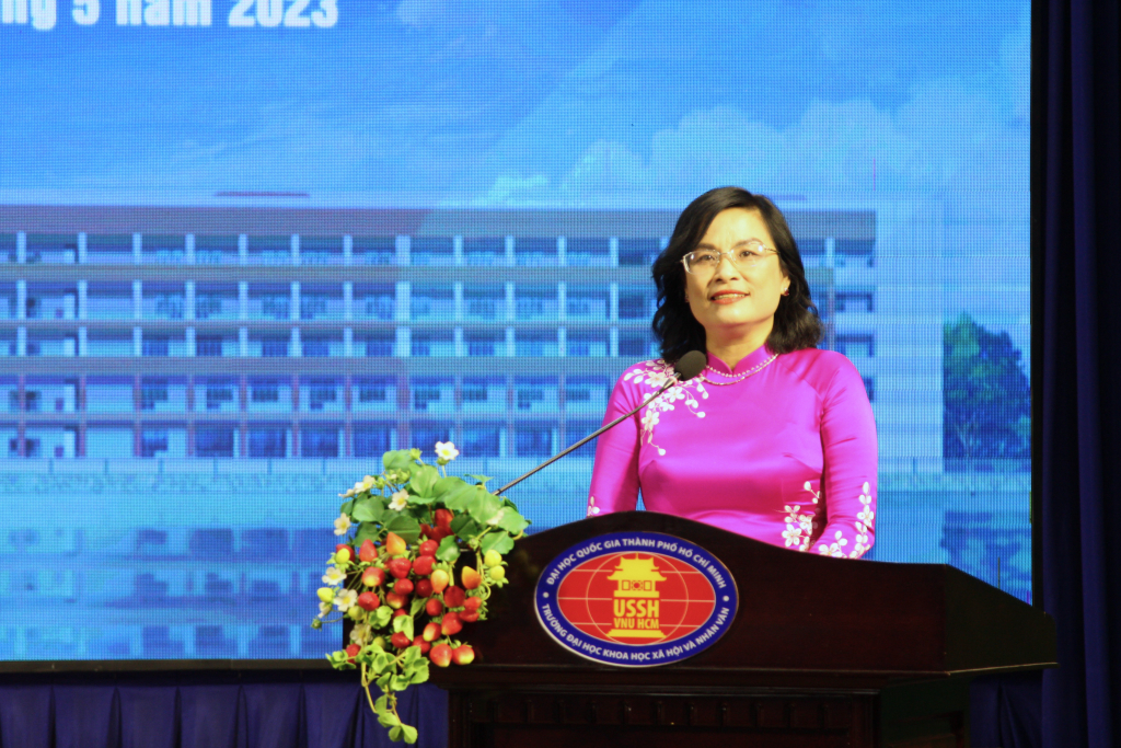 PGS.TS Ngô Thị Phương Lan phát biểu về sự hợp tác giữa Trường ĐH KHXH&NV và tỉnh Long An - Ảnh: Lý Nguyên 