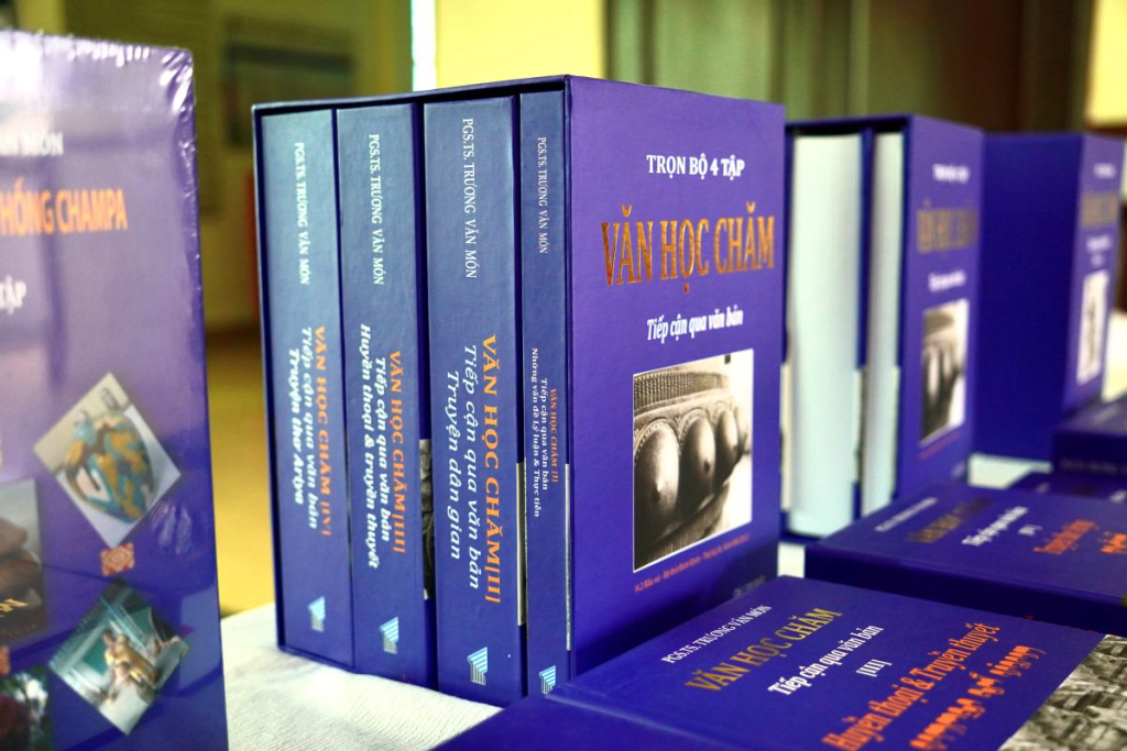 Bộ sách là thành quả học thuật, đánh dấu hoàn thành giai đoạn 3 của dự án - Ảnh: THANH HẢI
