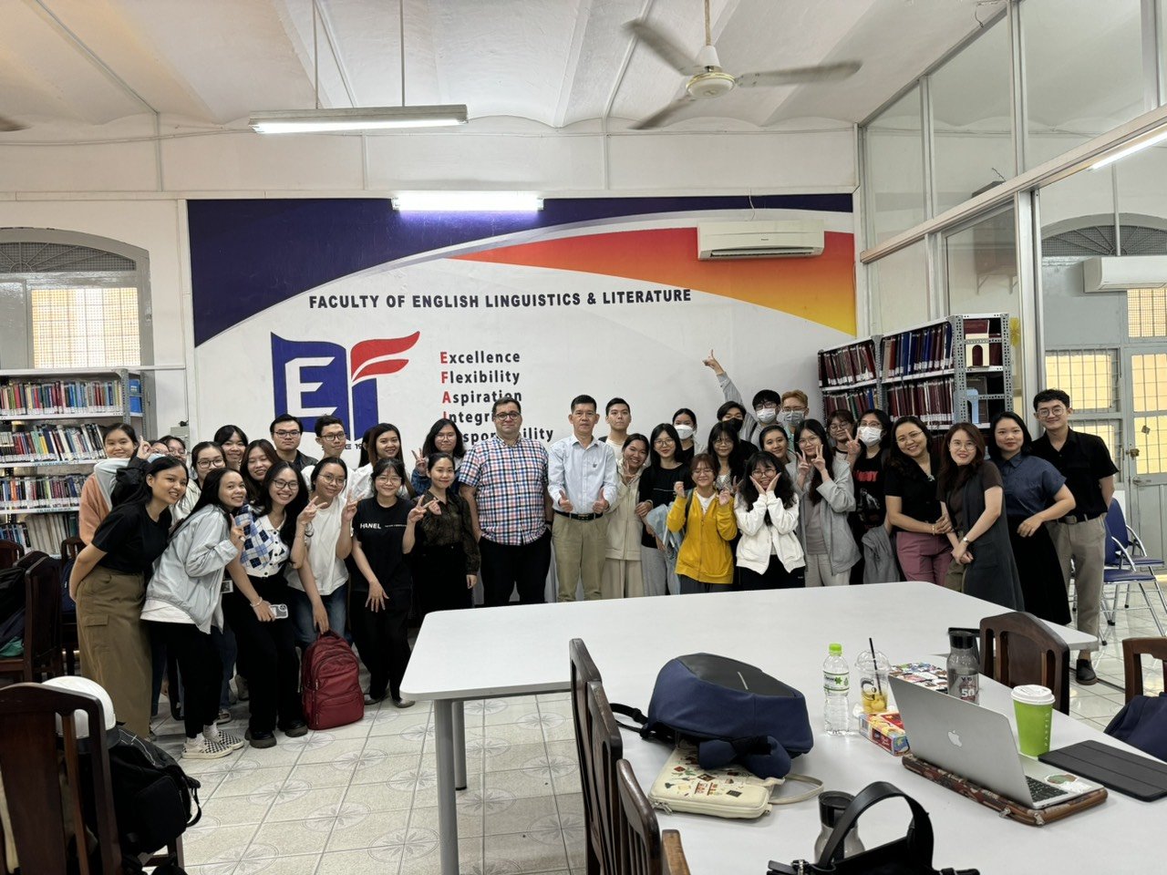 SINH HOẠT KHOA HỌC VỀ ‘TRANSLANGUAGING IN ENGLISH MEDIUM INSTRUCTION AT A POLISH UNIVERSITY: A CONTROVERSY OR A SOLUTION?’ GIỮA KHOA NGỮ VĂN ANH VÀ KHOA NGỮ HỌC ỨNG DỤNG, ĐẠI HỌC WARSAW, BA LAN