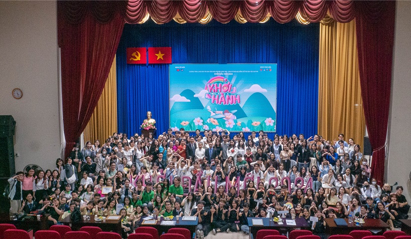 Chương trình Chào đón Tân sinh viên khoa Văn học khóa 2024-2028 và Trao học bổng Hỗ trợ Sinh viên Ngữ Văn: Khởi đầu mới 2024 với chủ đề “Khởi hành”