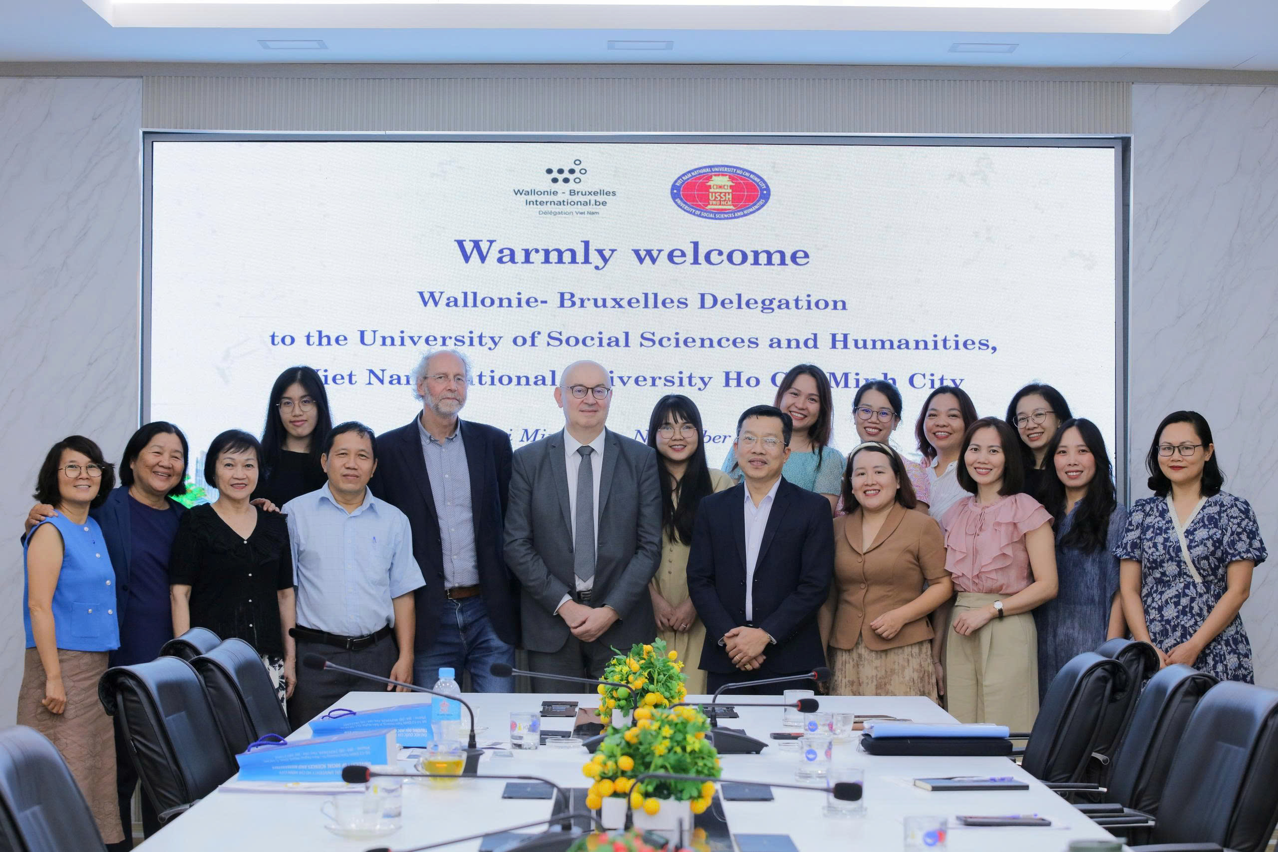 Nhà trường và Khoa Tâm lý học làm việc với Đoàn đại biểu Wallonie-Bruxelles về Dự án Chăm sóc sức khỏe tâm thần
