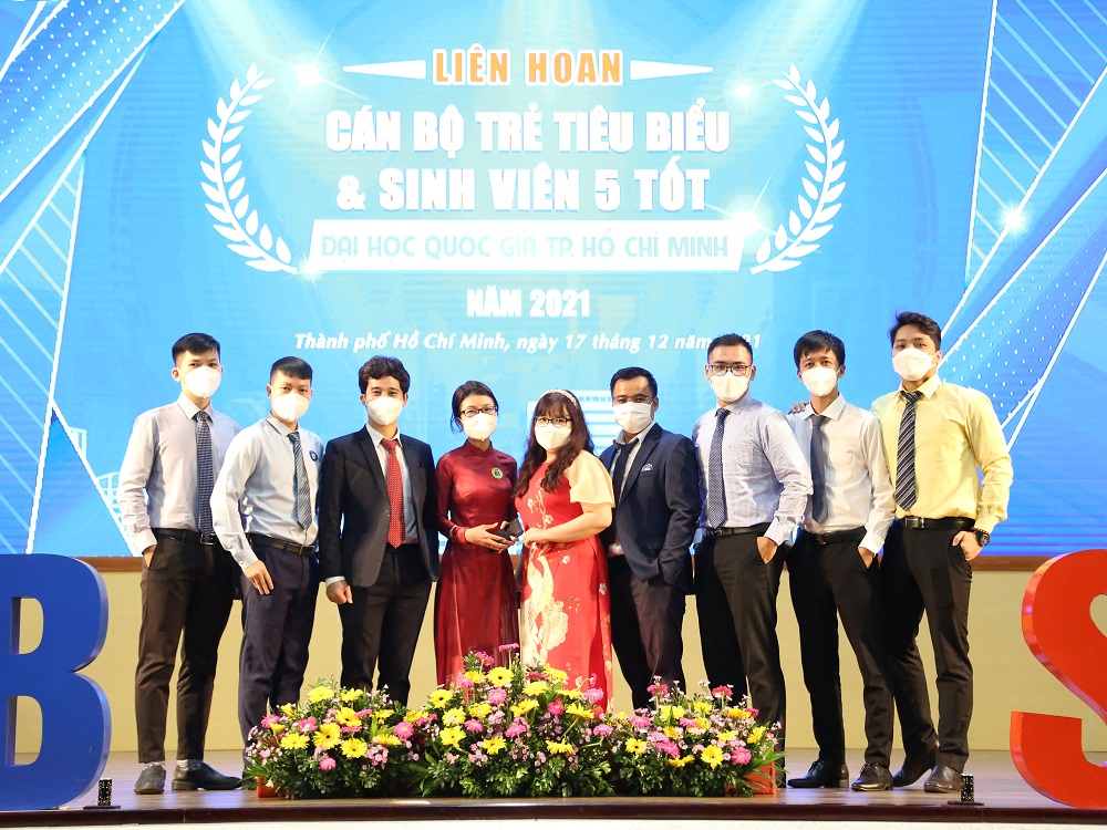 Vinh danh 43 cán bộ trẻ tiêu biểu và sinh viên 5 tốt cấp Đại học Quốc gia TP. Hồ Chí Minh