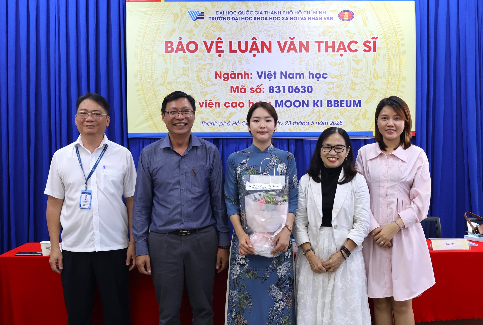 Học viên Moon Ki Bbeum - Khoa Việt Nam học bảo vệ thành công luận văn thạc sĩ