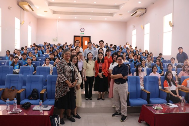 Giao lưu học thuật giữa Khoa Ngữ văn Anh, Trường Đại học Khoa học Xã hội và Nhân văn, ĐHQG-HCM với Khoa Ngoại ngữ, Trường Đại học An Giang, ĐHQG-HCM