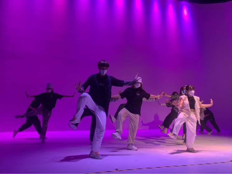 Uni-VERSE Tour: nhịp trẻ qua từng bước nhảy
