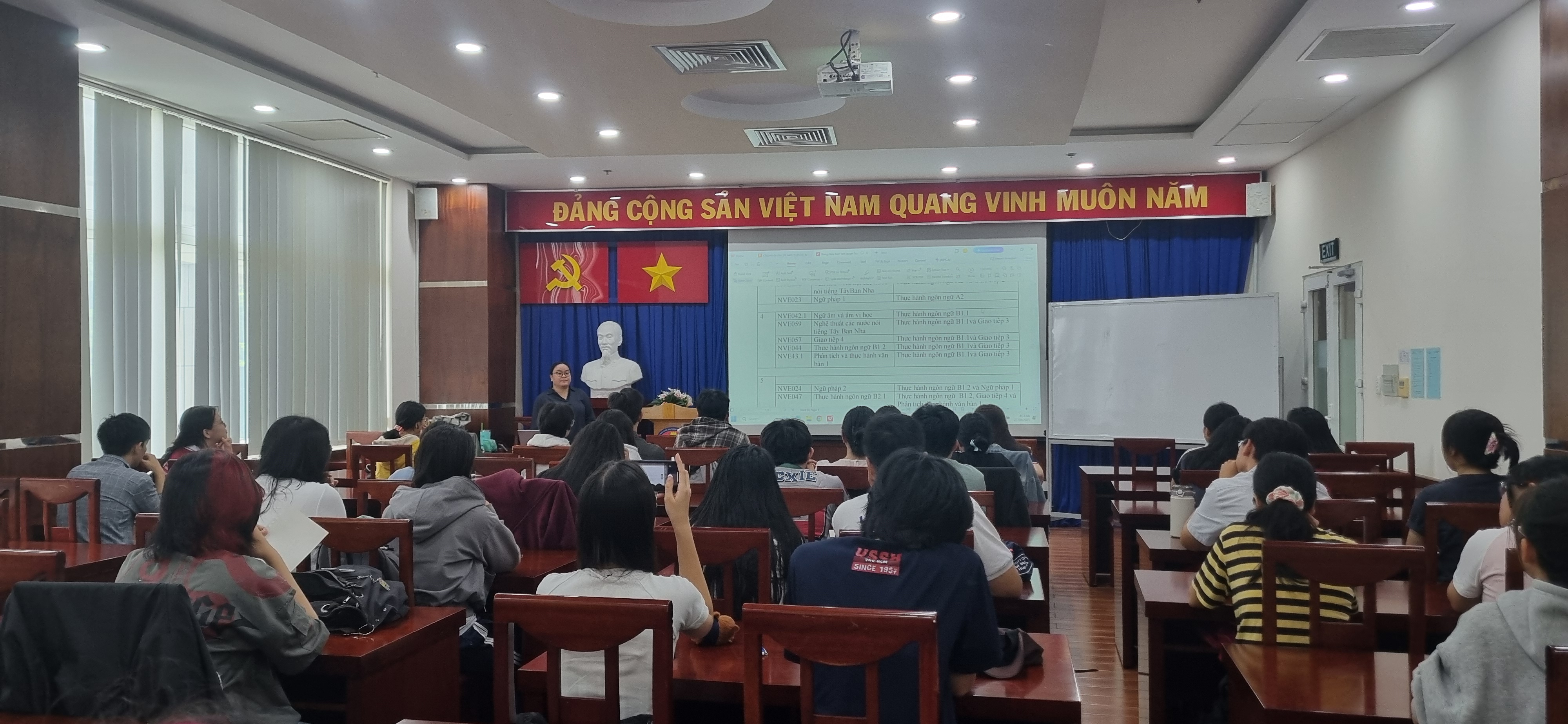Chuỗi chuyên đề kỹ năng: NÂNG TRÌNH GIAO TIẾP VÀ BÍ KÍP HỌC NGOẠI NGỮ