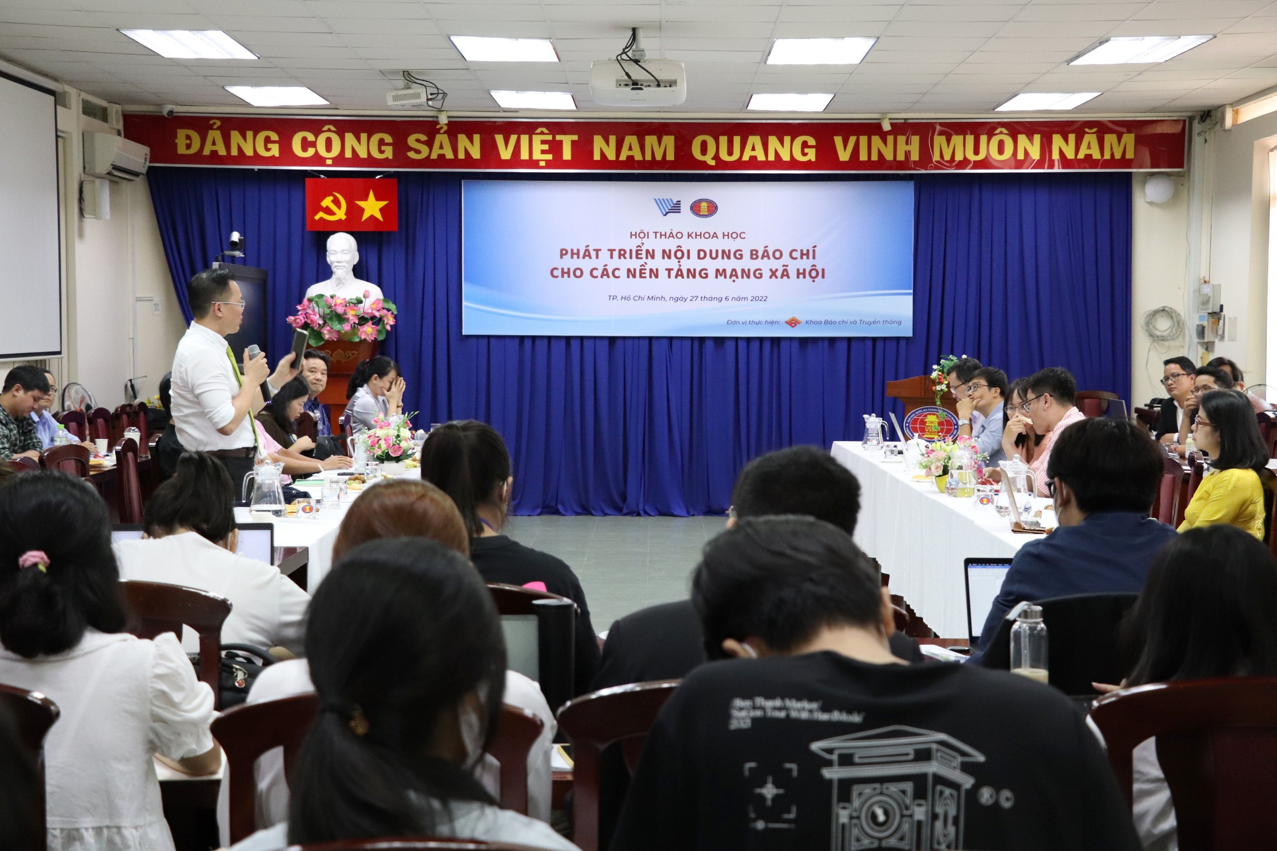 Báo chí đa nền tảng vừa là cơ hội, vừa là thách thức