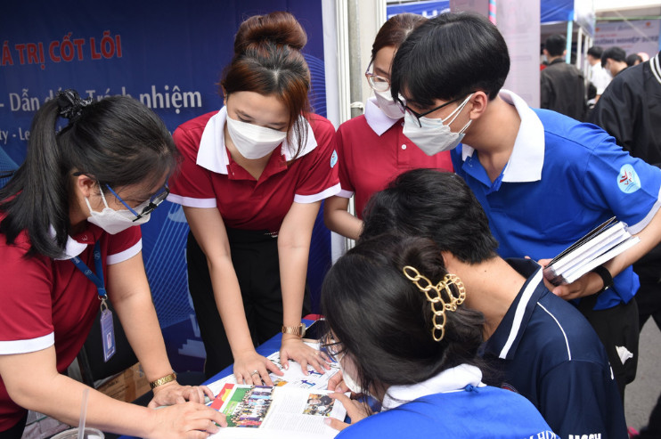 Trường ĐH KHXH&NV tham gia Ngày hội Tư vấn tuyển sinh 2022