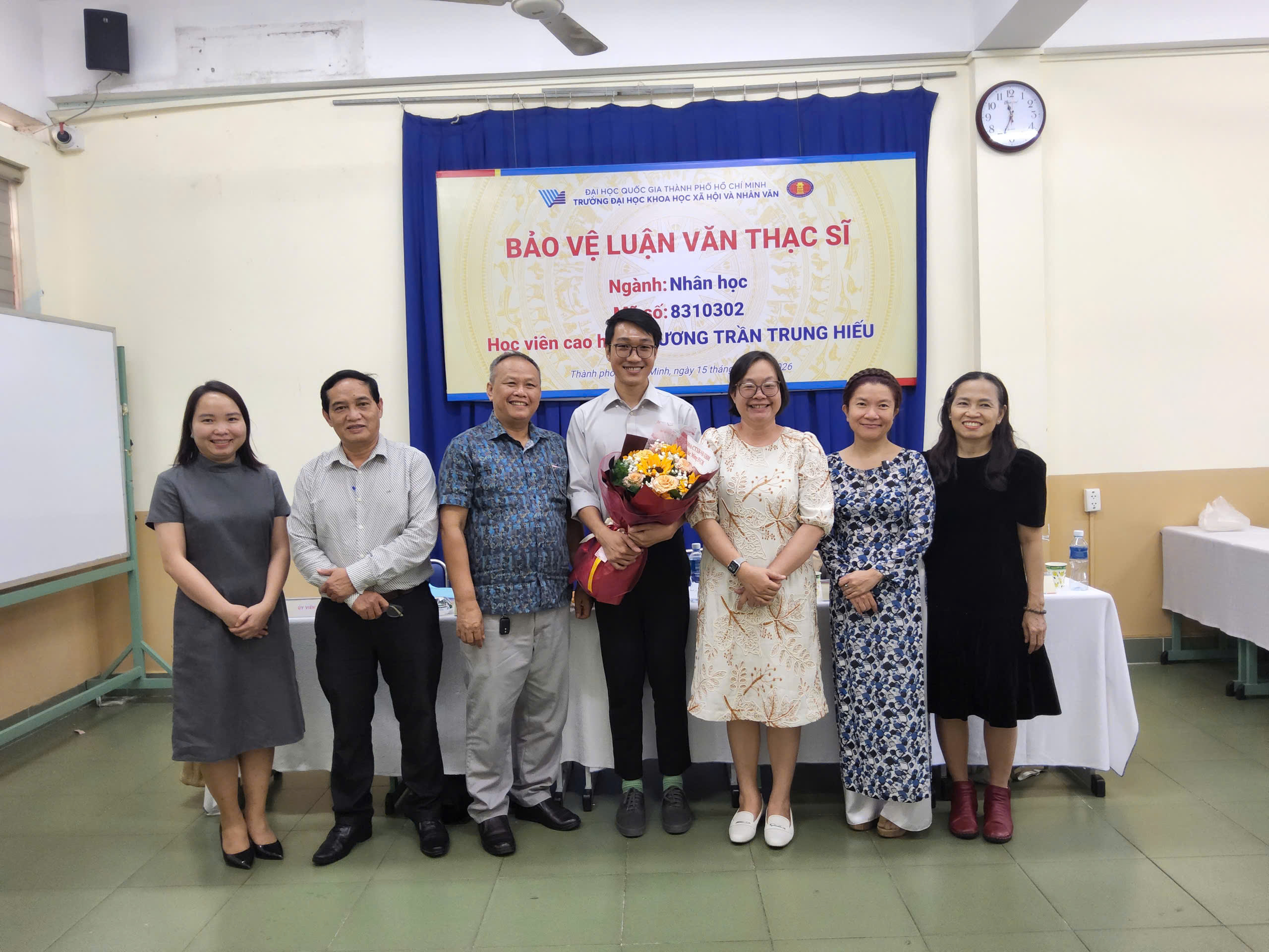 Trương Trần Trung Hiếu bảo vệ luận văn thạc sĩ ngành Nhân học