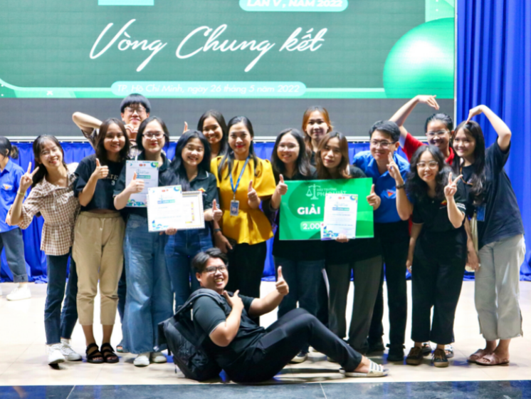 Đội tuyển khoa Báo chí & Truyền thông giành Quán quân Đấu trường Pháp luật 2022