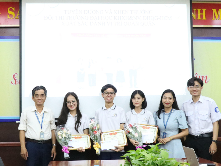 Khen thưởng sinh viên đạt giải Nhất cuộc thi S&IP 2022