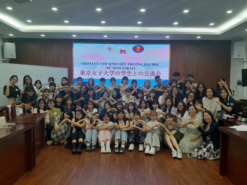 Sinh viên Khoa Nhật Bản học giao lưu với sinh viên trường đại học nữ sinh Tokyo