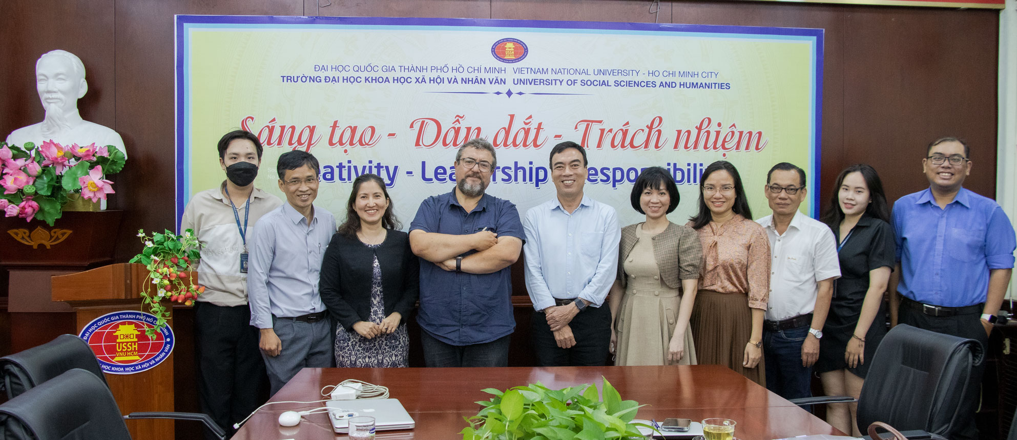 Làm việc với Đại học Pau (Pháp) về đào tạo song bằng ngành Địa lý