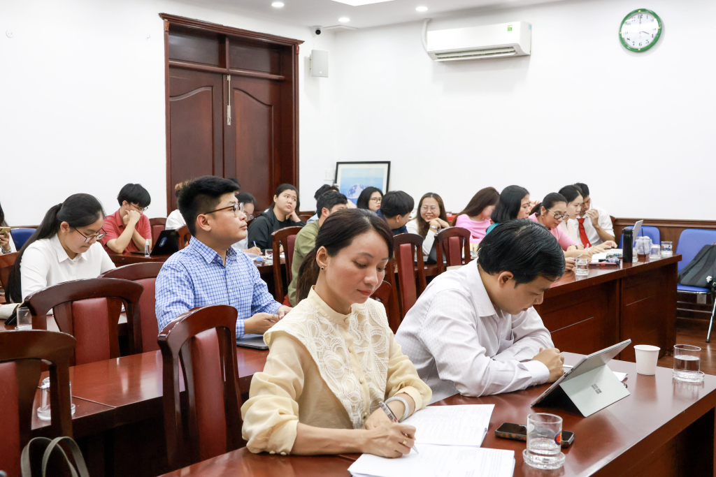 Các tham tham luận với nhiều góc nhìn mới về di sản và phát triển đô thị được trình bày sôi nổi - Ảnh: THANH KHUÊ
