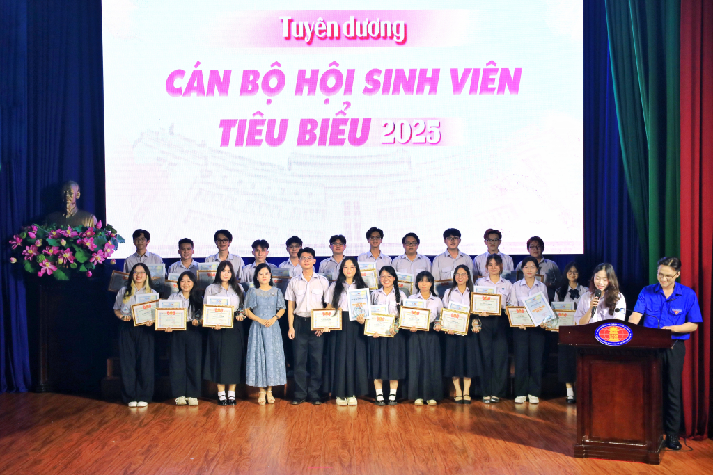 Mỗi danh hiệu tuyên dương là kết quả của một quá trình rèn luyện, cống hiến và xây dựng từ cơ sở - Ảnh: MINH PHƯƠNG