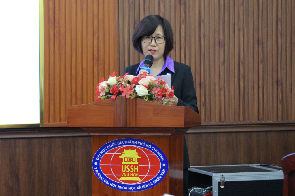 GS. Lin Haishun - Đại học Yanbian chia sẻ những cơ hội và thách thức mà AI mang đến - Ảnh: HOÀNG MỸ