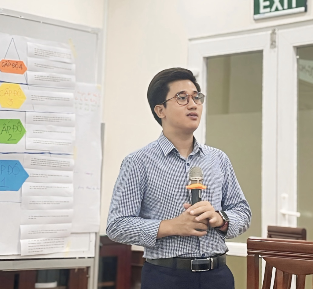 TS. Nguyễn Văn Tường, Phó Giám đốc Trung tâm NC&HTSKTT (MHRS) đang chia sẻ về Chuyên đề 2