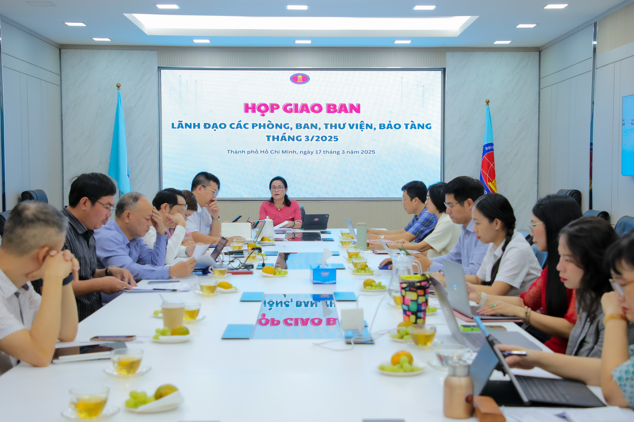Nhà trường tổ chức họp giao ban với trưởng các phòng, ban, thư viện tháng 03/2025