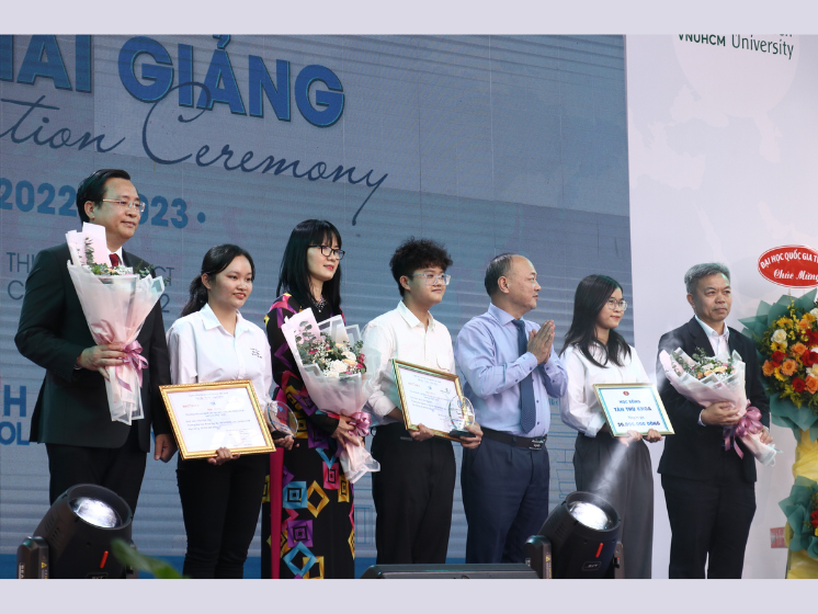 Hỗ trợ sinh viên học tập với nhiều học bổng giá trị